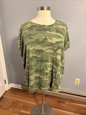 Old Navy Plus-Size Crewneck Tee in Camo Olive 4X